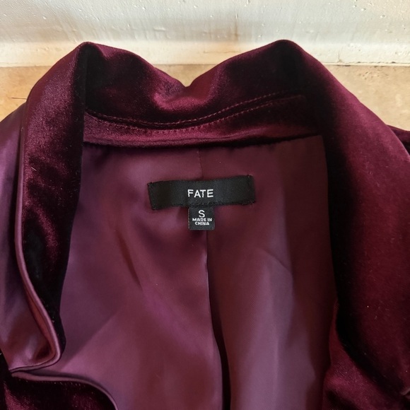 FATE Burgundy Red Velvet Luxe Notched Lapel One Button Blazer Womens Size S - Picture 13 of 14